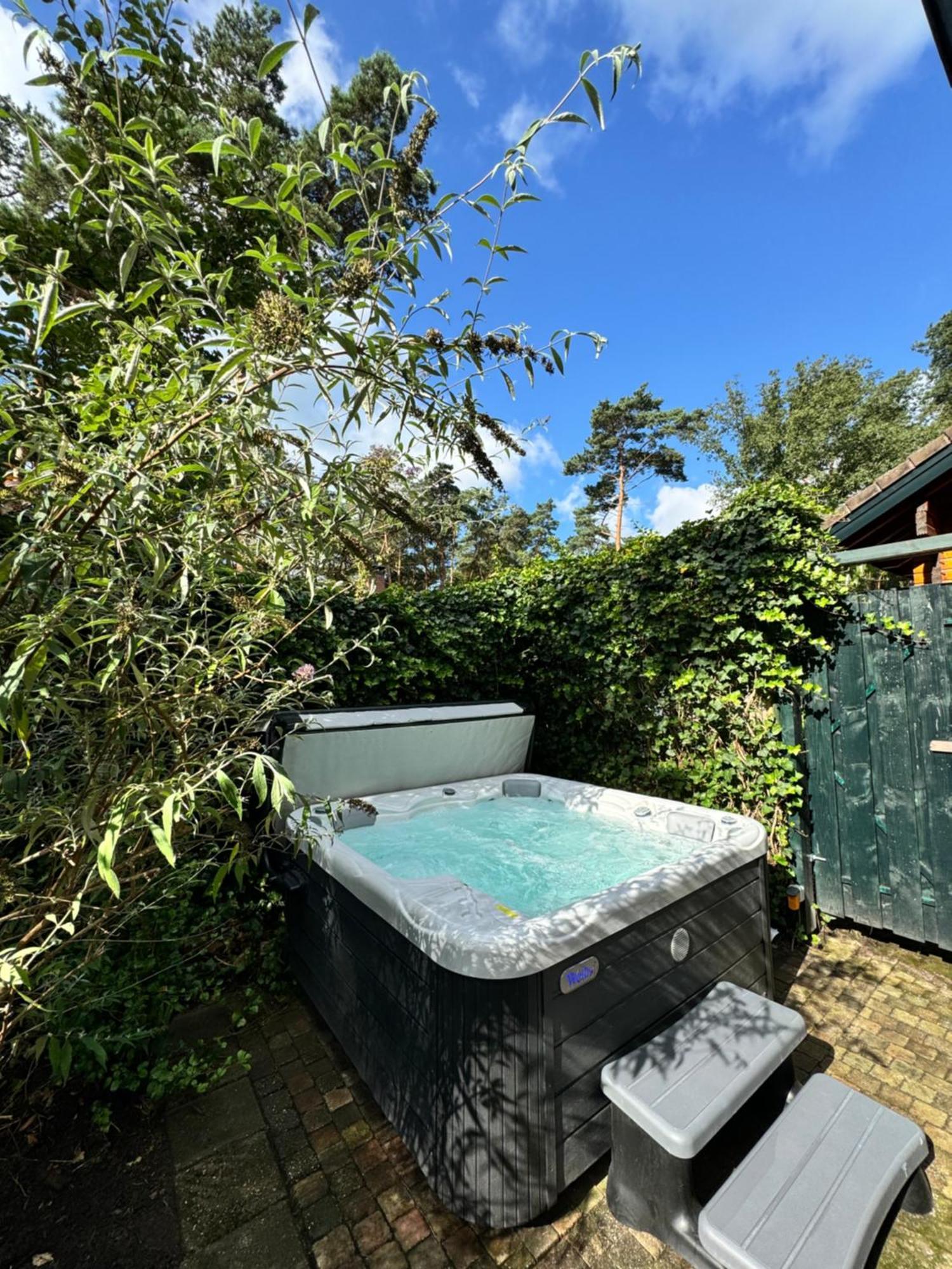 Houten Chalet/Bungalow In Het Bos, Sauna, Jacuzzi Meijel Zewnętrze zdjęcie